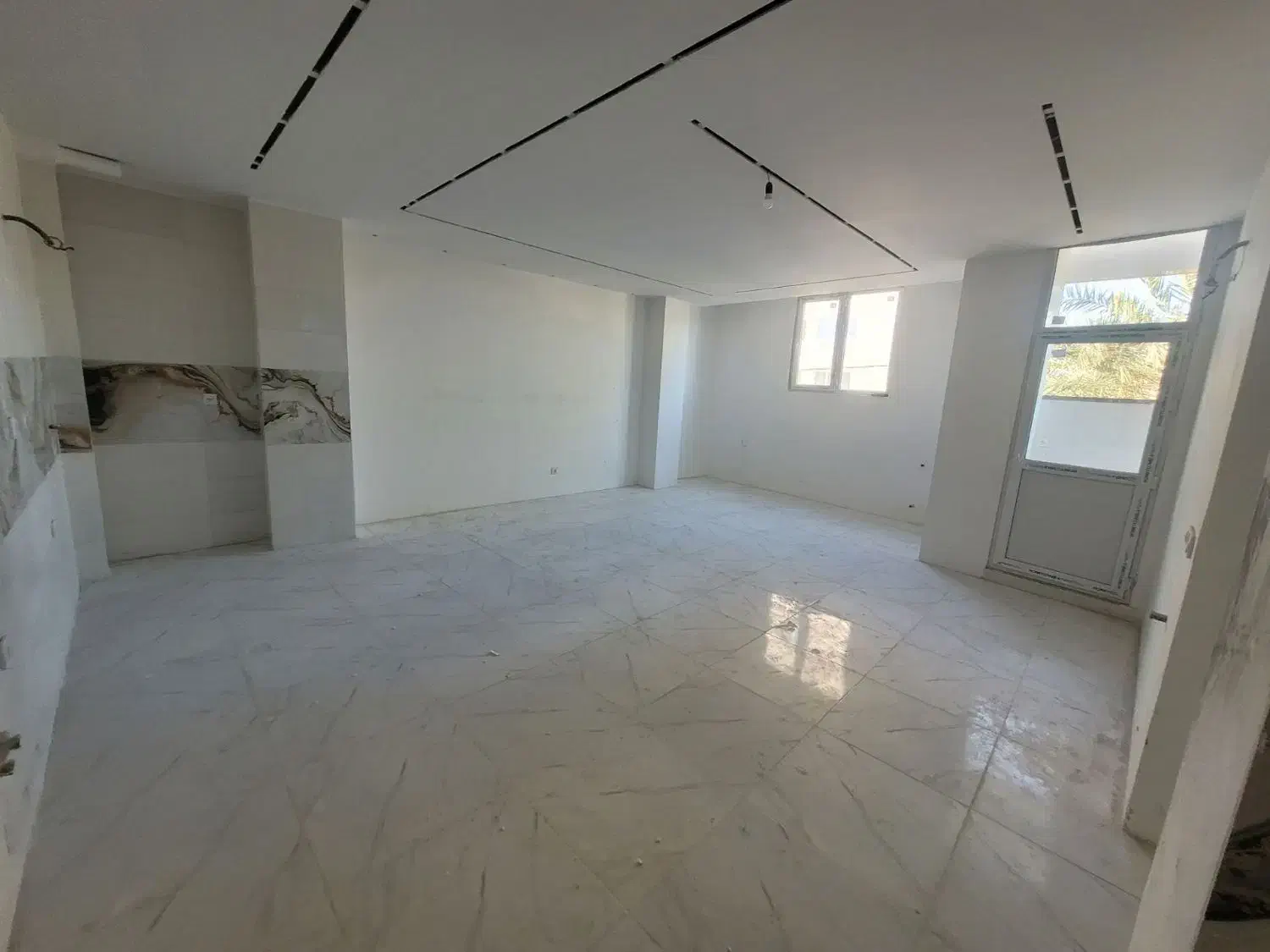 آپارتمان دو خوابه طبقه اول با پارکینگ و آسانسور