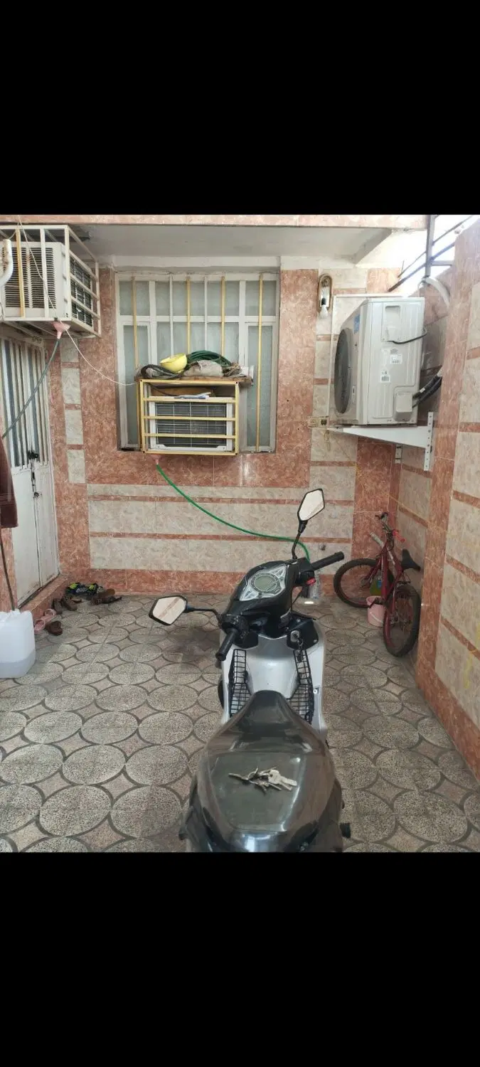 ویلایی یک خواب 68متری. 20متری شاه حسینی