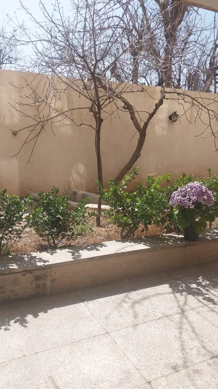 خانه ویلایی ۲۴۰ متر