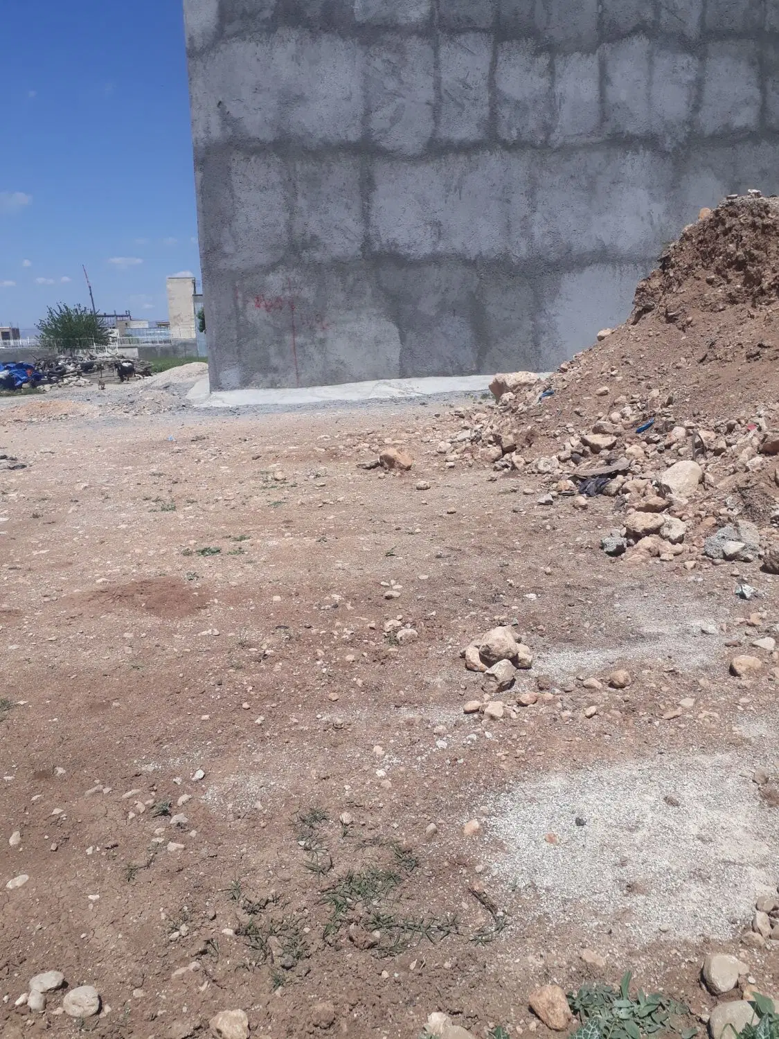 زمین ۲۰۰ متری