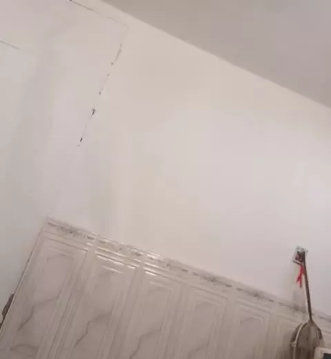 یک باب مغازه آرایشگاه.