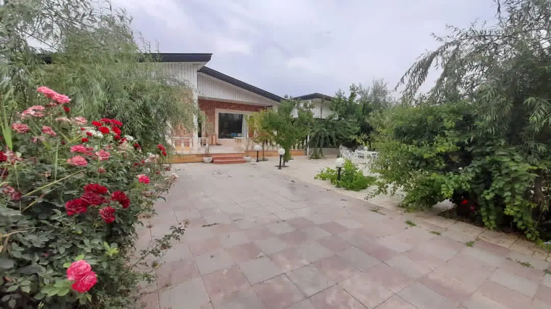 زمین ۵۵۰ متری چهار باغ روبرو گلستان ۴