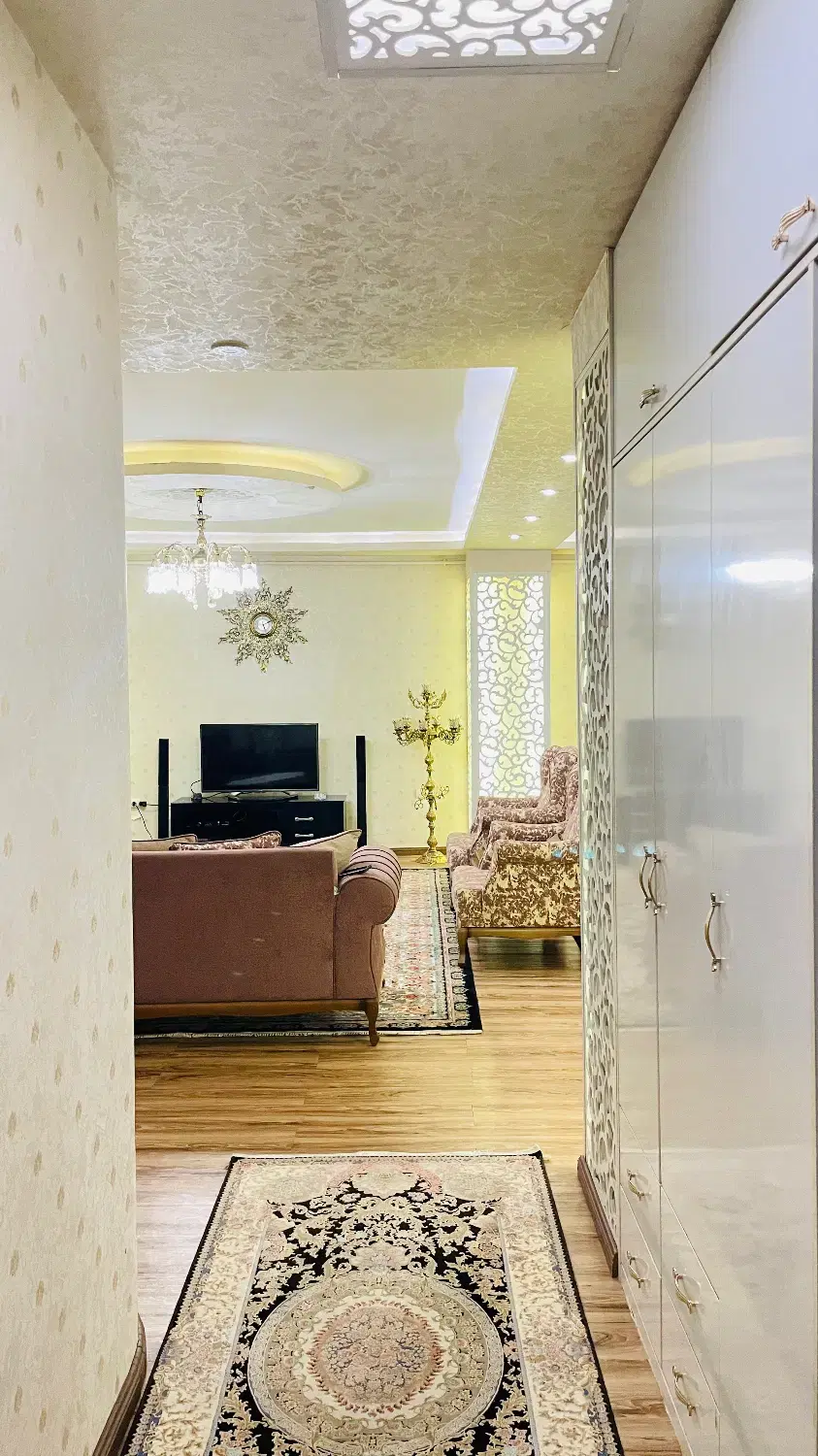 فروشی واحد ۱۷۵ متری