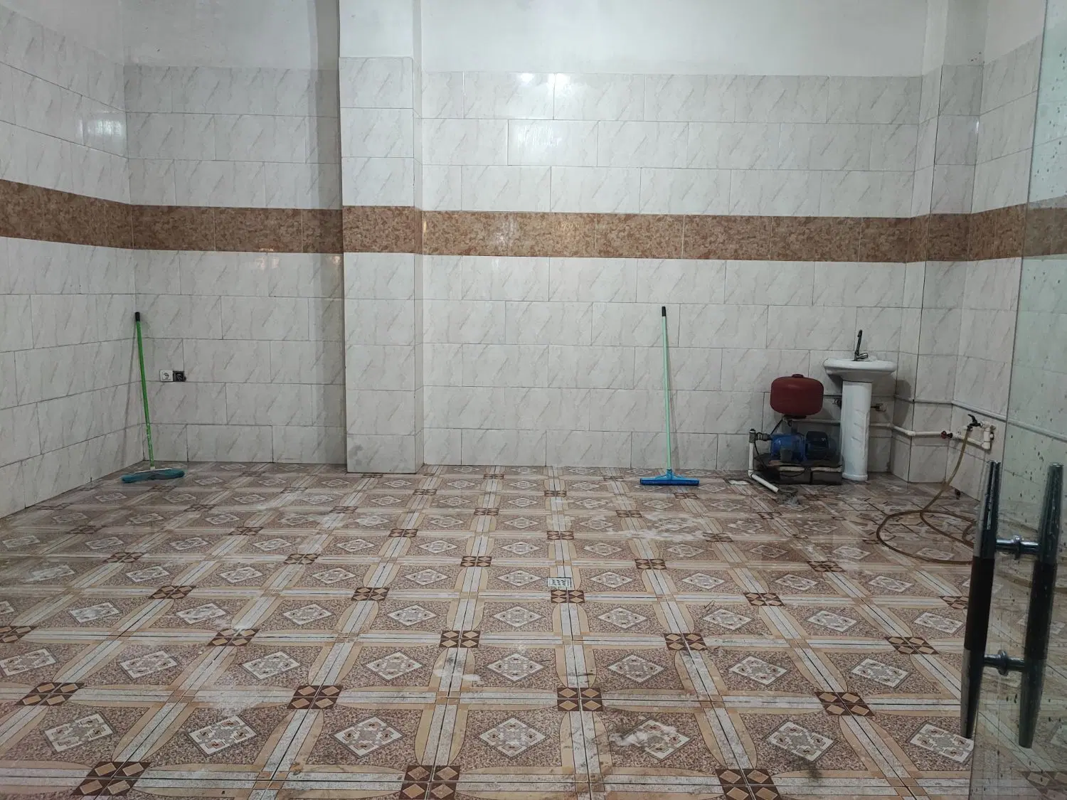 فروش یکباب مغازه28متری درحمیدیان