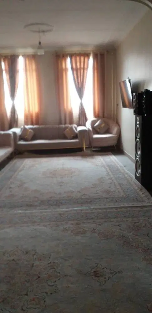 آپارتمان ۶۵ متری نازی آباد