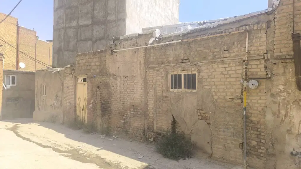 زمین  یک پلاک مانده به کوچه سقزیها پارچه فروشی