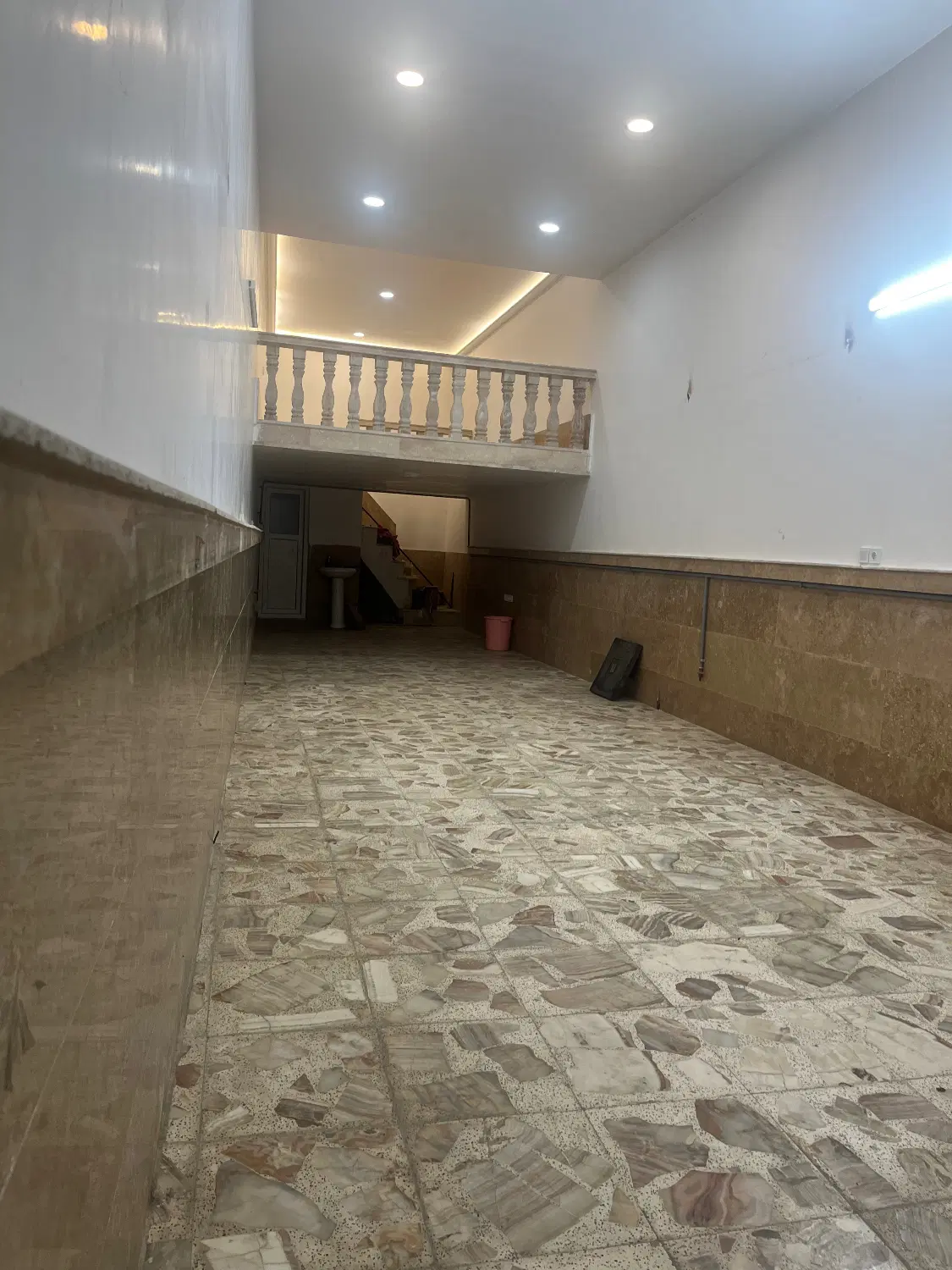 فروش مغازه بسیار شیک و تمیز