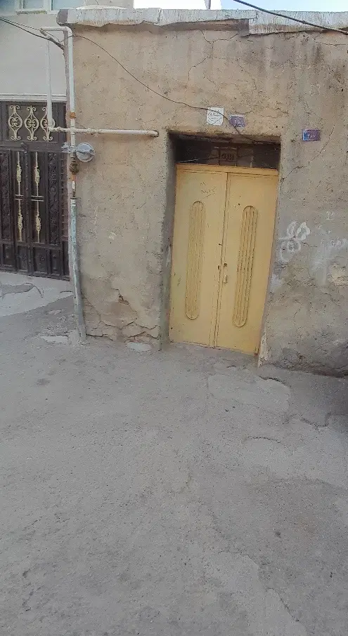 خانه مسکونی و مغازه