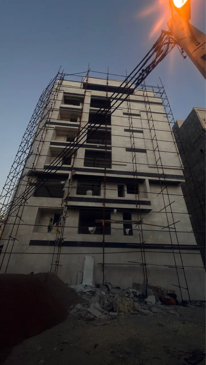 ۱۰۵ متر بدون پرتی ۲ خواب مستر دار پلاک یک آزادشهر
