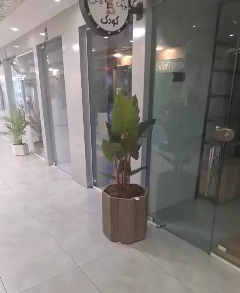 رهن واجاره مغازه ۱۸و۲۰ و ۴۰متری بازار شهر نمایش