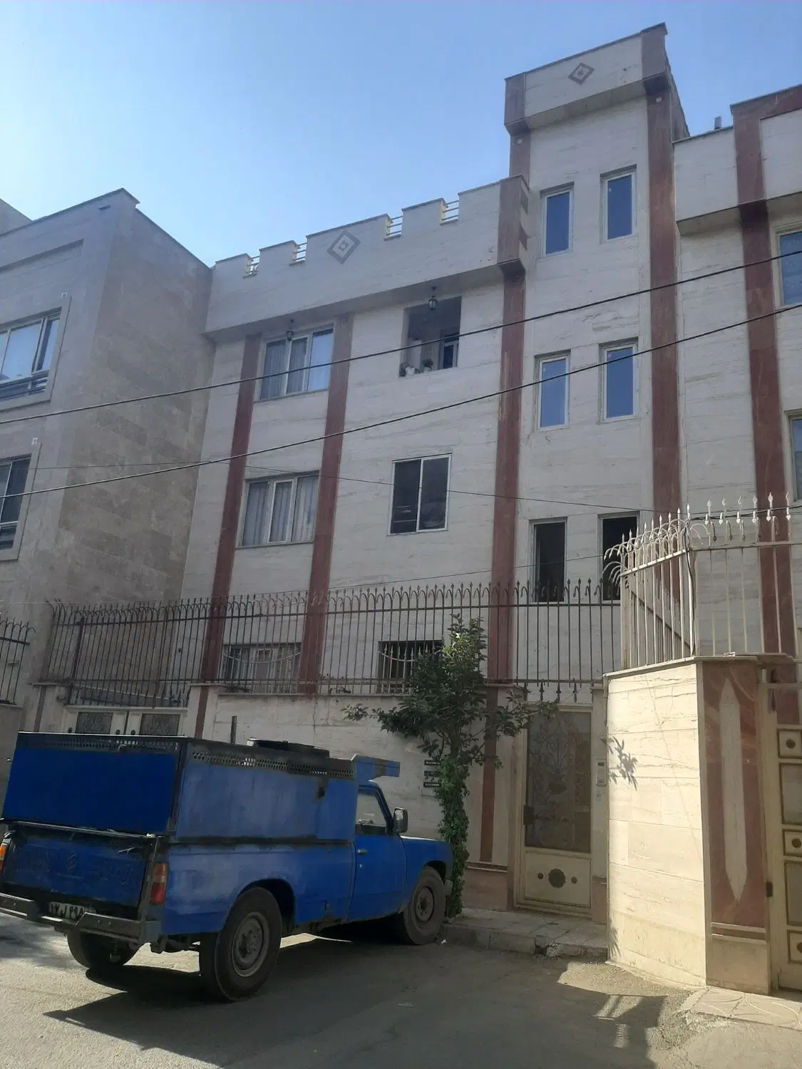 فروش ۳۰۰ متری جنوبی در شهرک راه آهن ۳واحد ۱۸۵متر