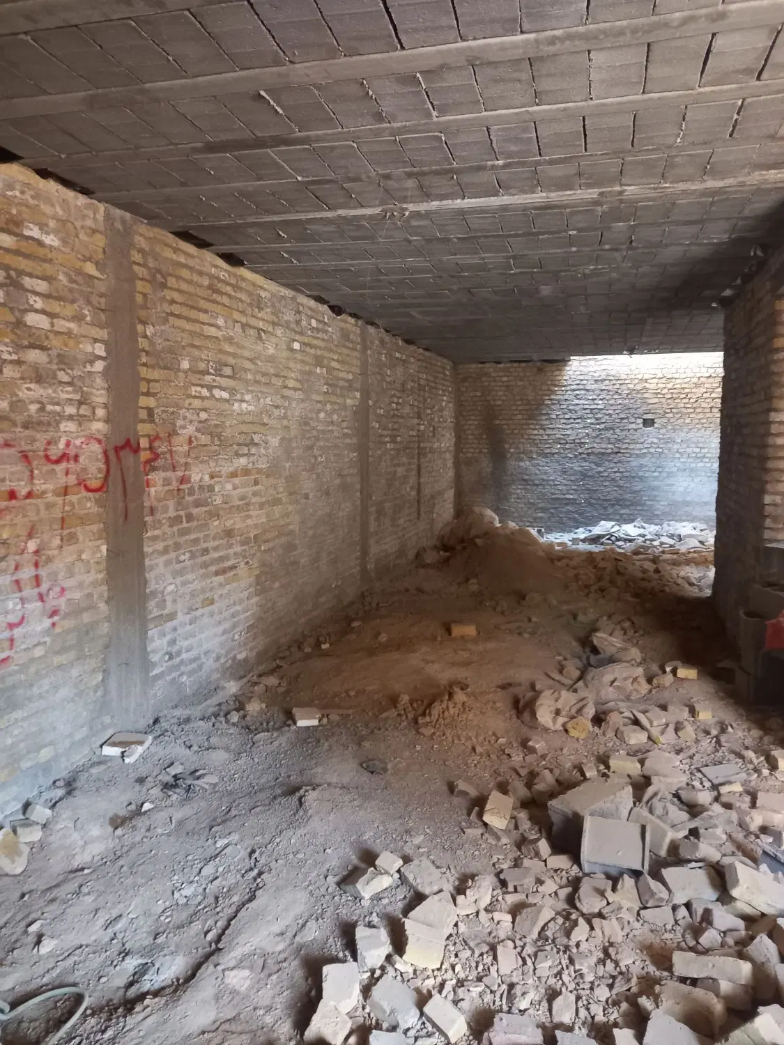 منزل مسکونی نیمه ساز (رحمت اباد)  حسین باقری