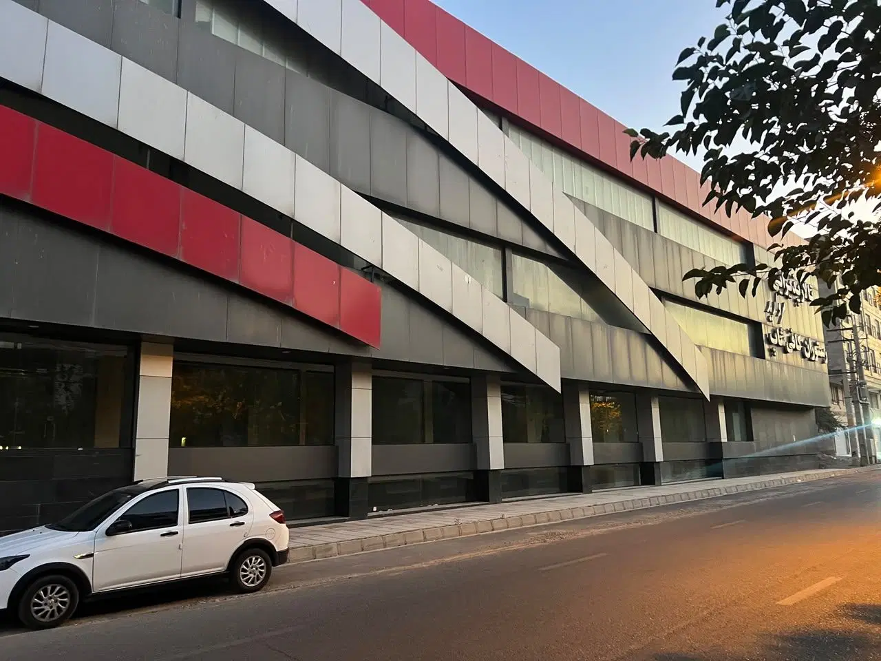 فراخوان اجاره واحد تجاری وهمکاری با برندهای معتبر