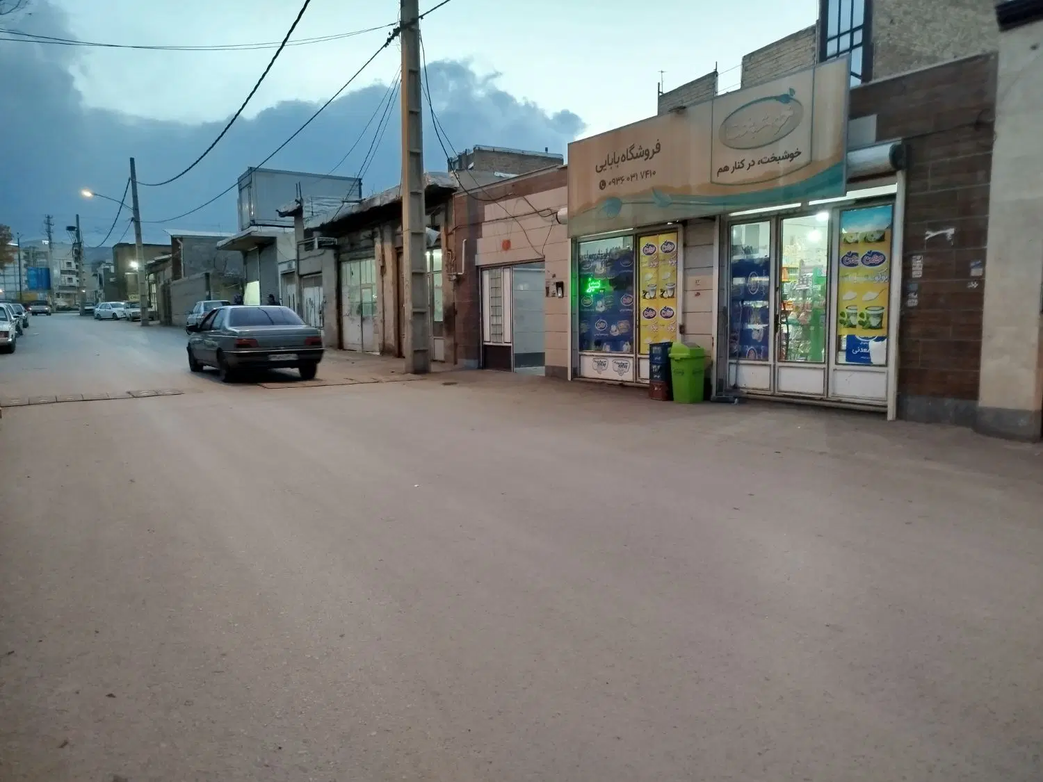 دودهنه مغازه بهر خیابان اصلی