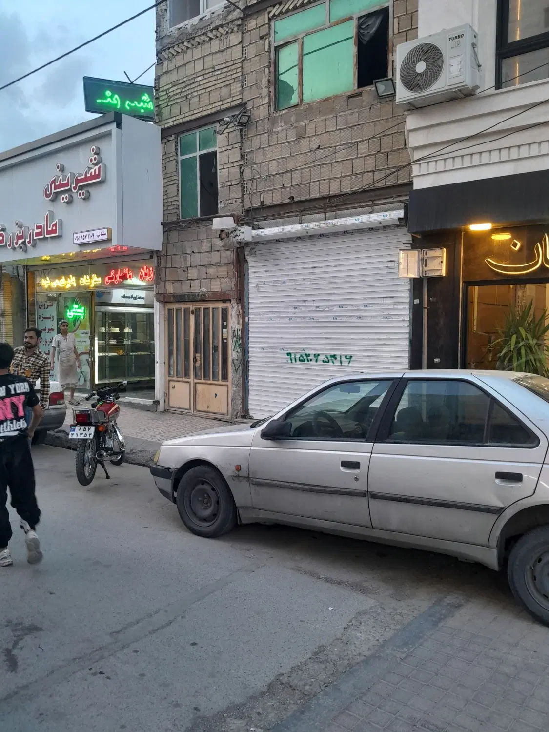 مغازه 90 متر حاشیه اصلی