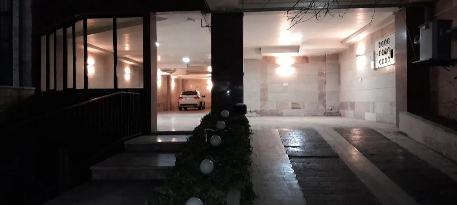 ۸۱ متر دوخوابه روبروی باغ سیب مهرشهر کرج