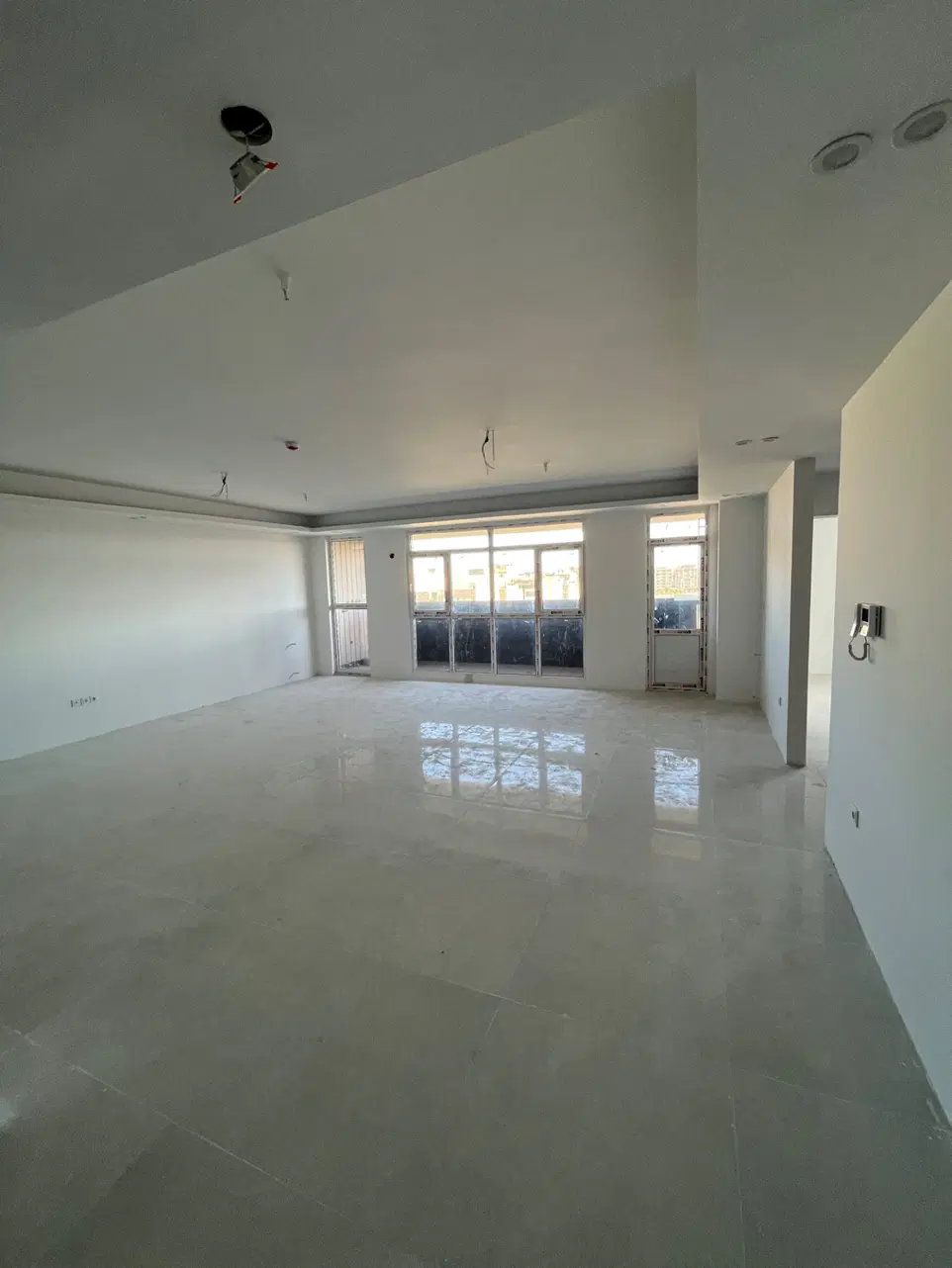 ۹۰ متر سند_ مجلل_ تاپ در منطقه