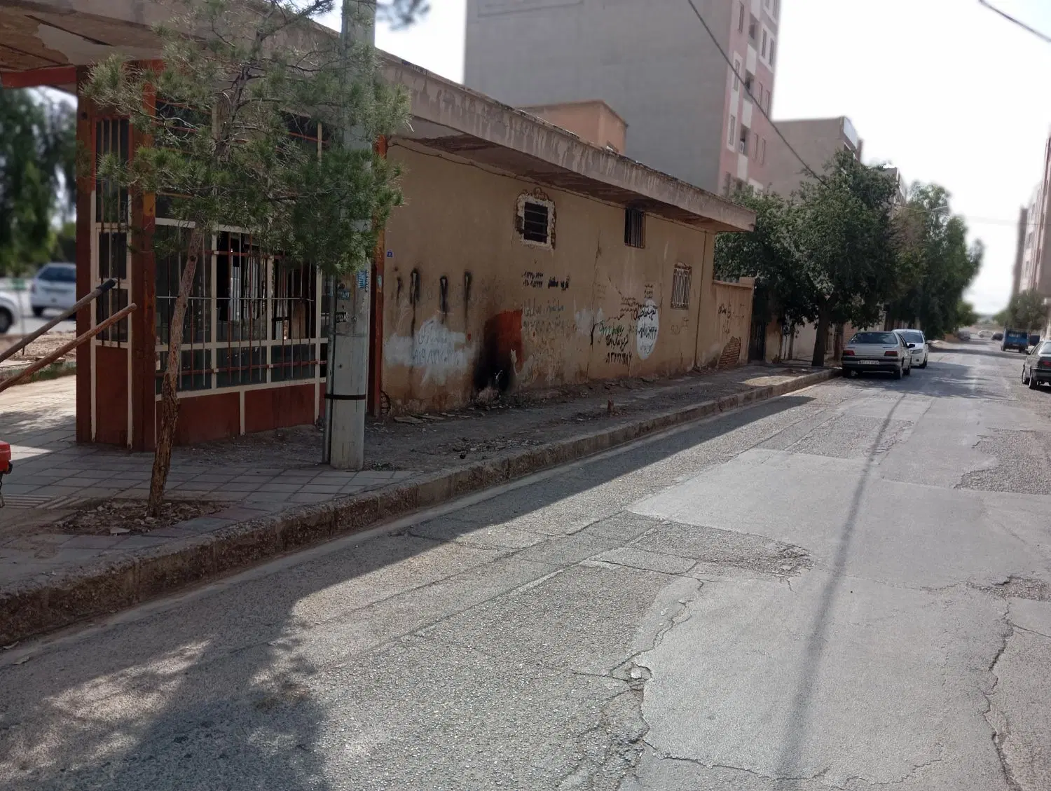 ملک تجاری و مسکونی