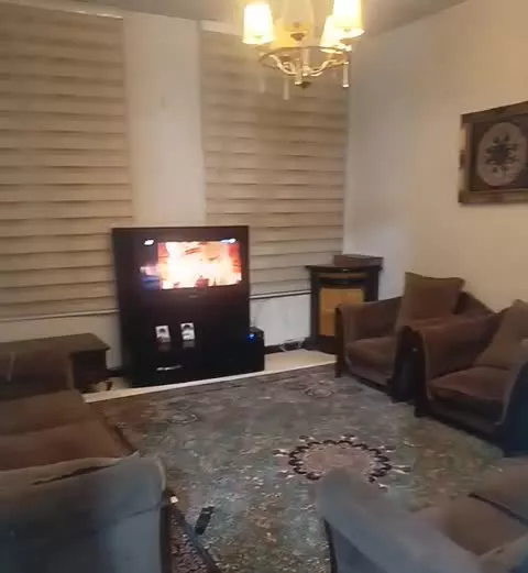 یه خانم باشخصیت برای همخونه