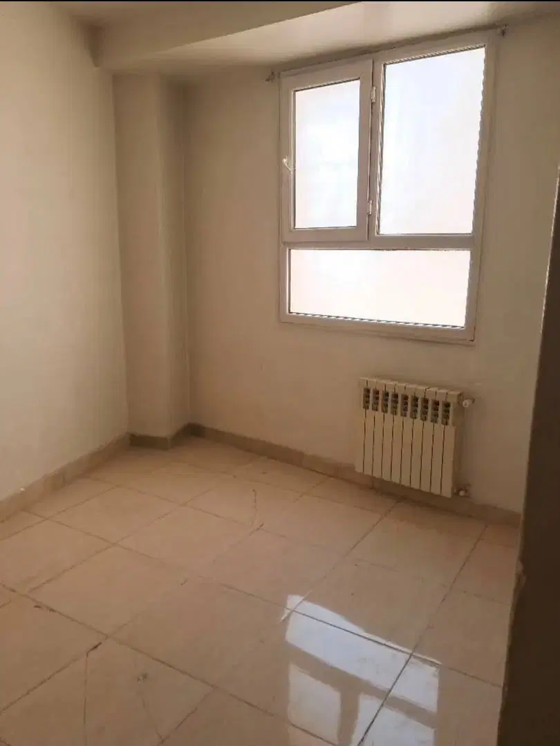 خونه دارم همخونه خانم می‌پذیرم