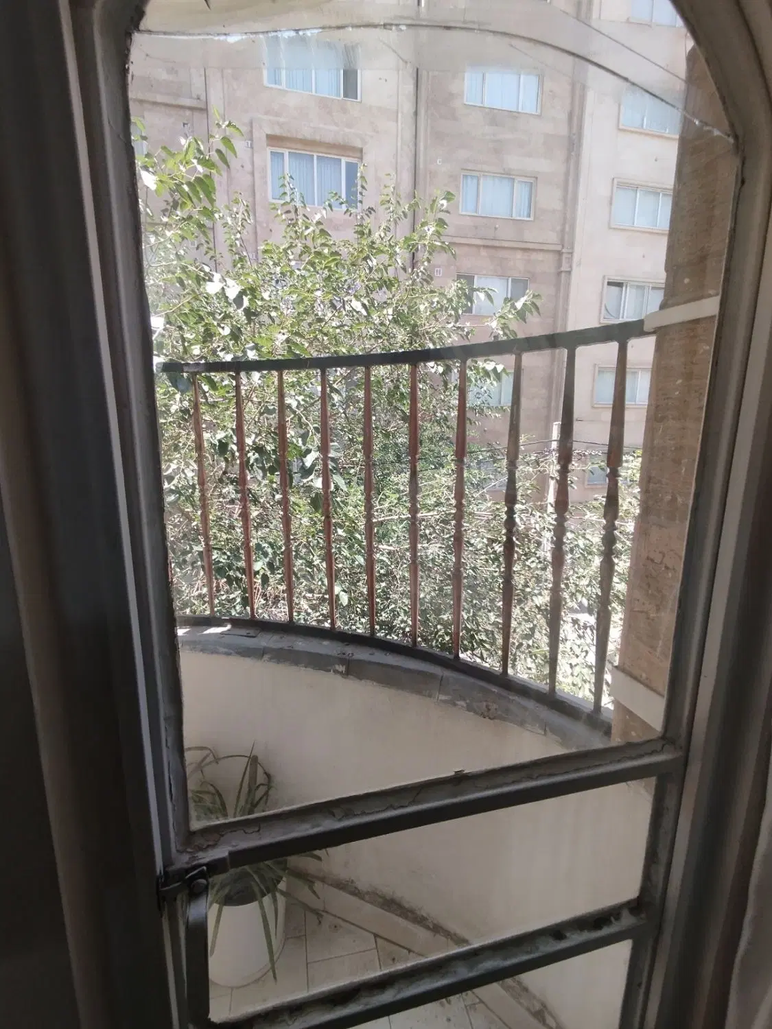 150 متری _ 3 خواب _ طبقه 2_سنددار_املاک راد