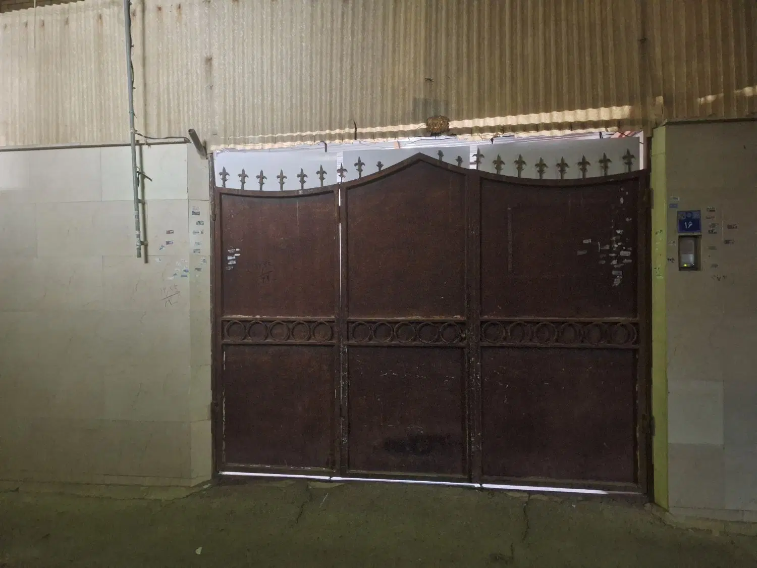 منزل ۱۵۰ متری دو خوابه با زیرزمین و حیاط بزرگ