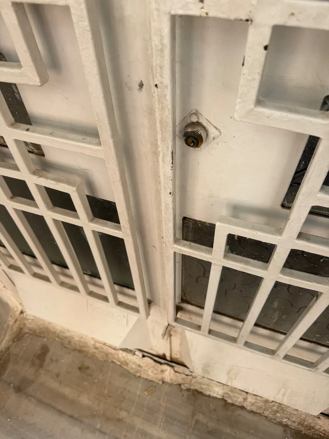 کلنگی قابل سکونت هزارویکشب معبر ۸ بر ۳۰ متر