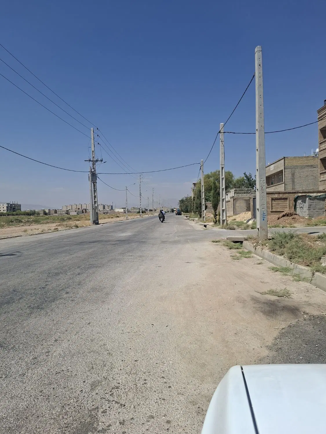 ۳۰۰متر زمین تک برگ سند با مجوز ام ۳ رو پارکینگ