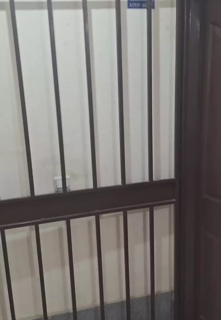 ۸۵متری محله ای۴ طبقه۴ بربلوار سرخیابان ویوباز