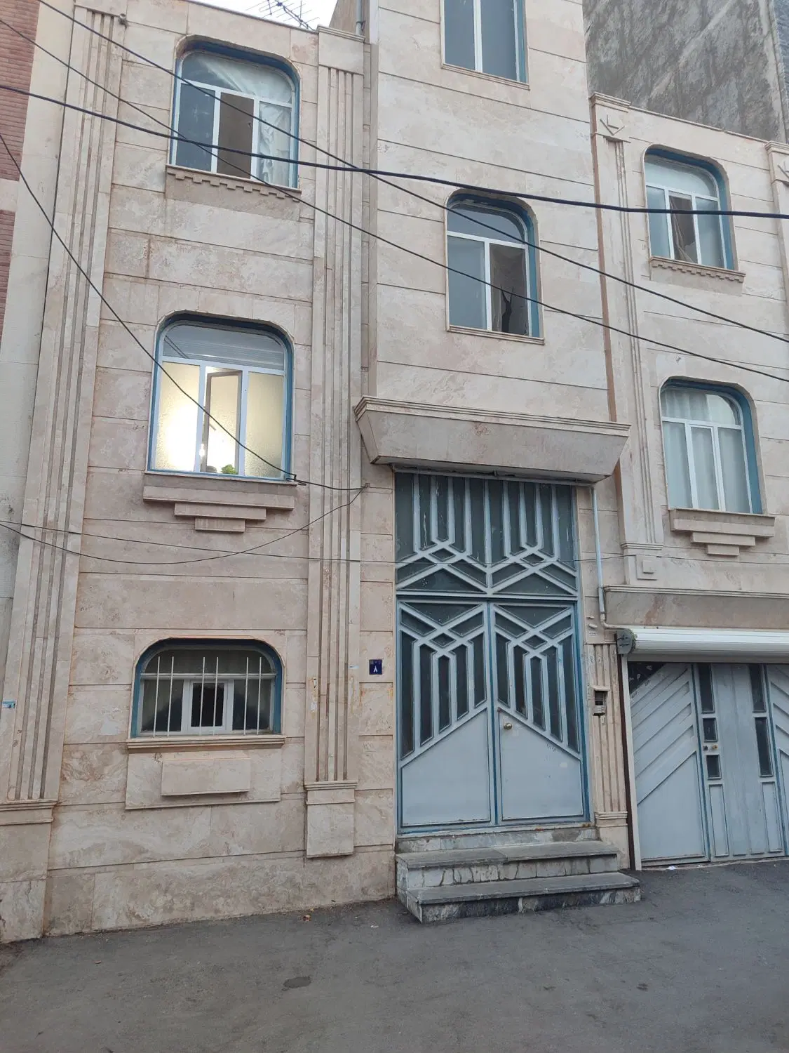 آپارتمان تک واحدی