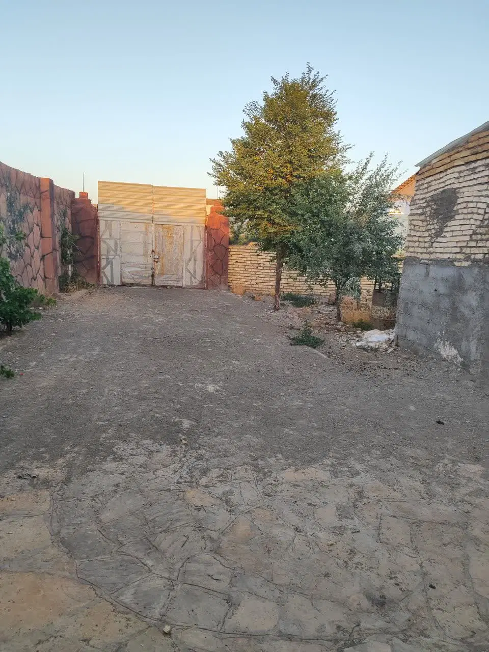 ۳۰۰متر دو کله دور دیوار
