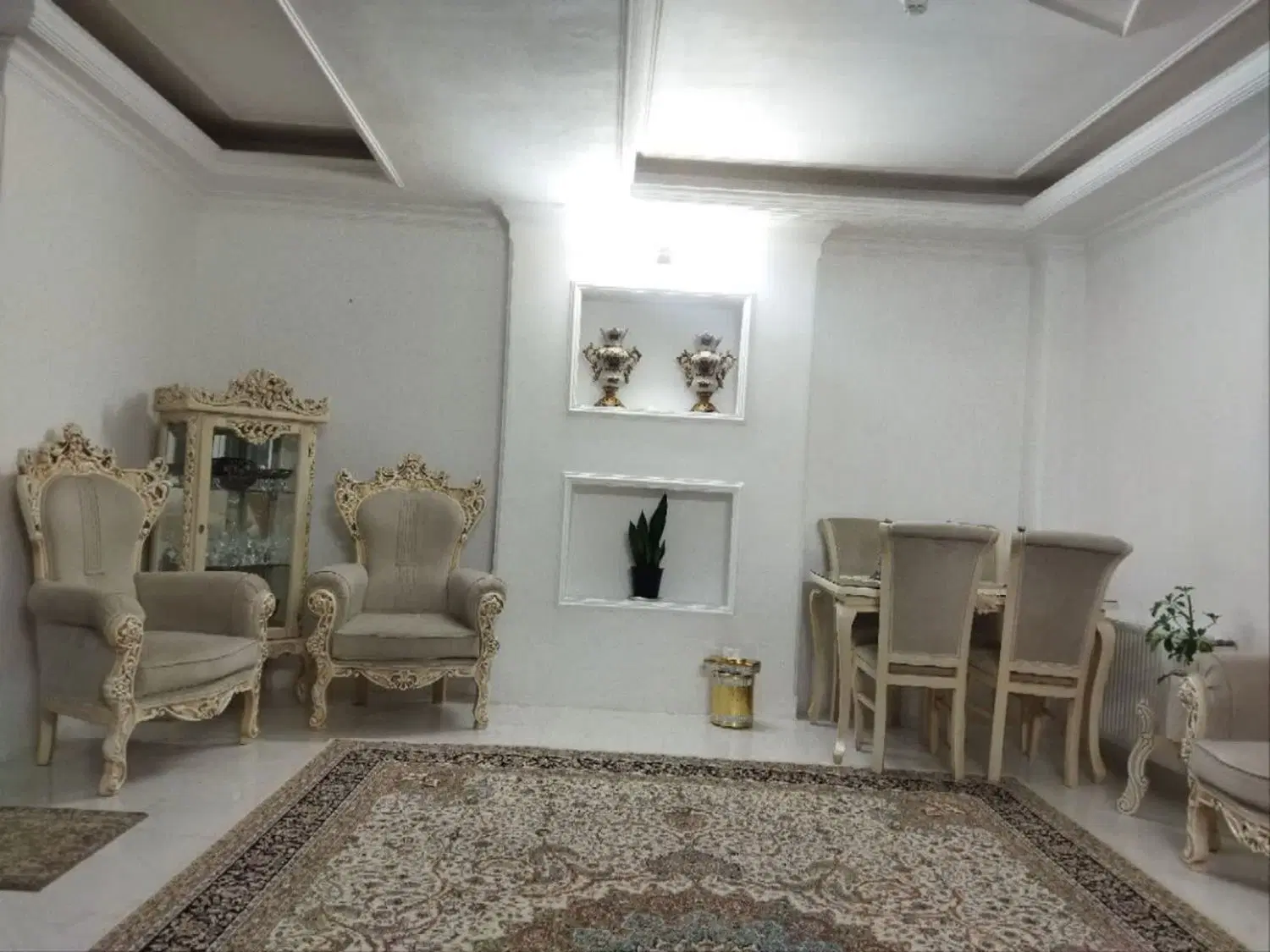 واحد دو خوابه . حیاط دار