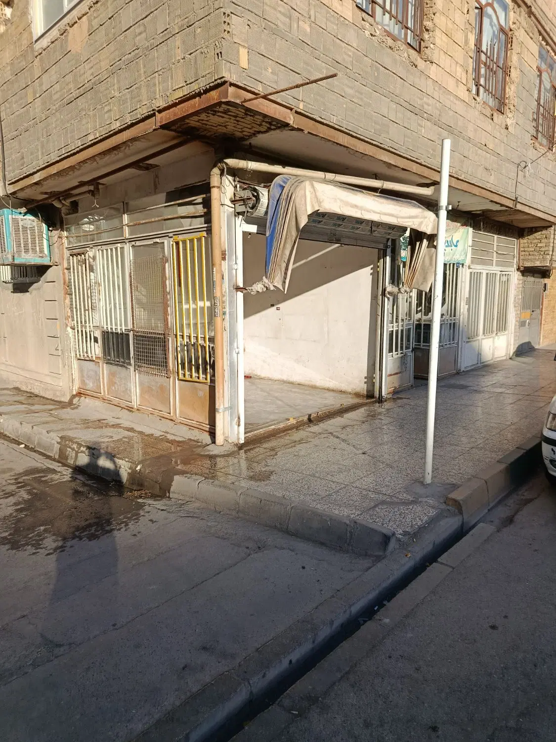 مغازه سر نبش