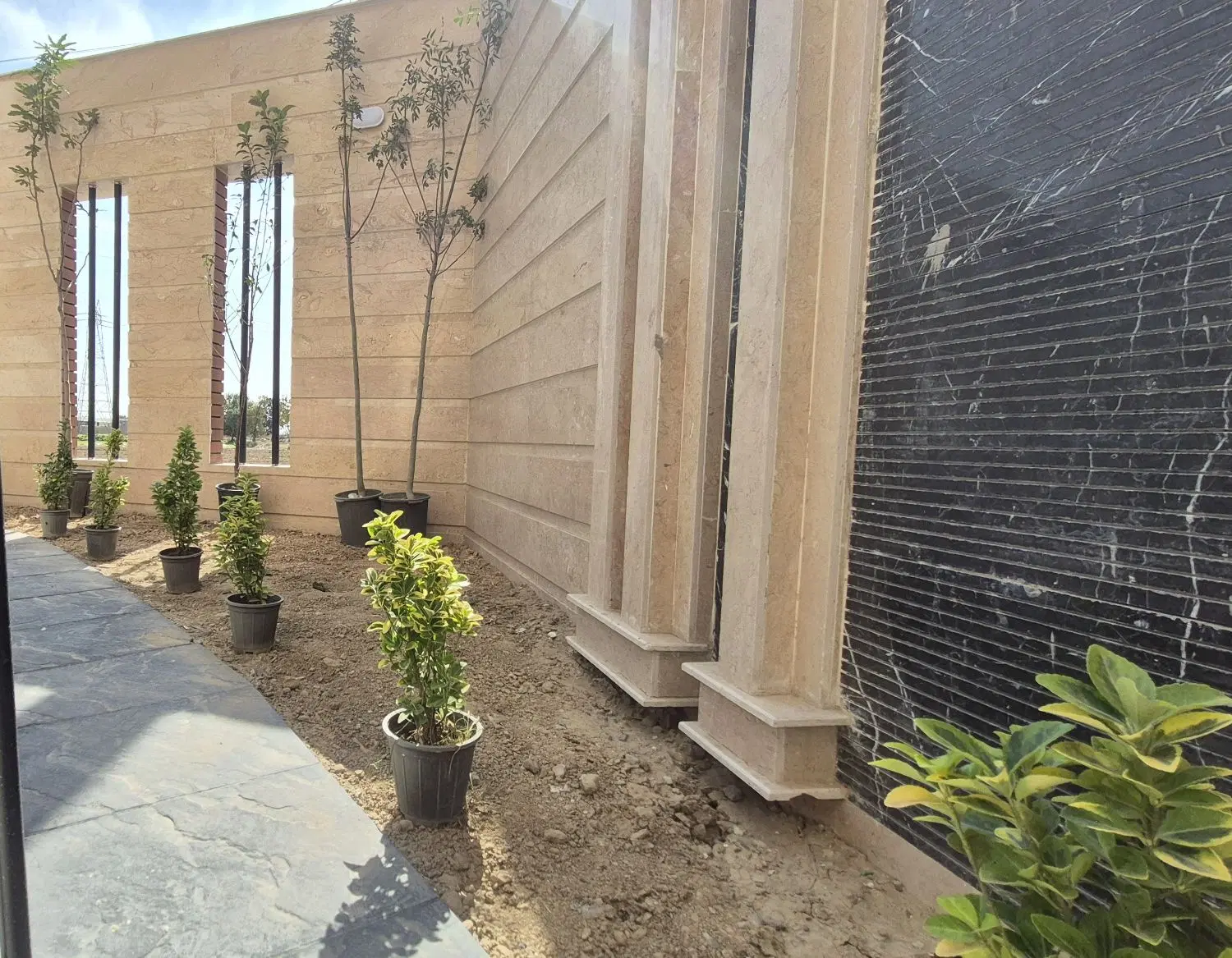 سیزده آبان باغ قوام