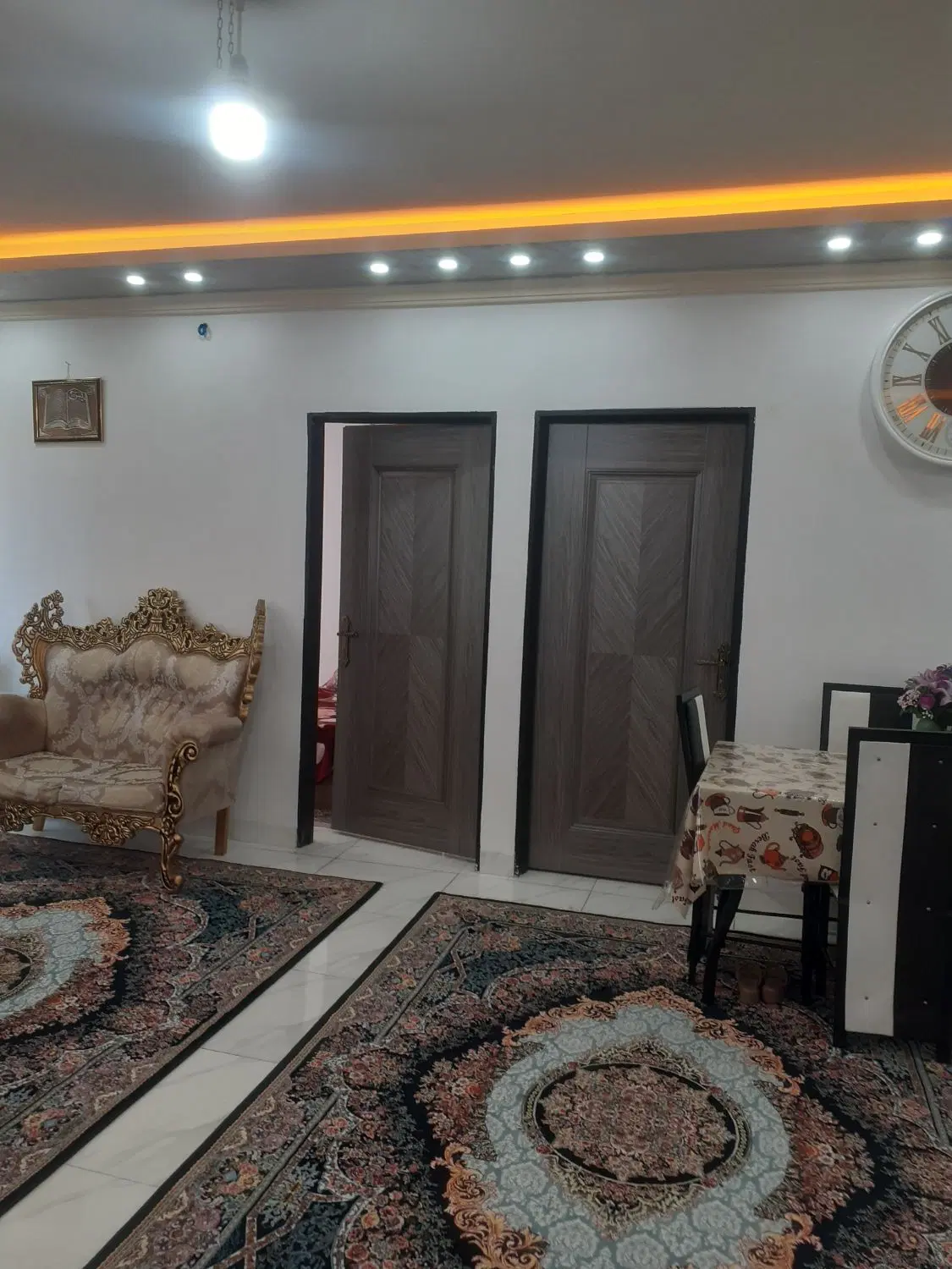 مسکونی و تجاری در قاسمیه دونبش بر۱۶ متری اسفند