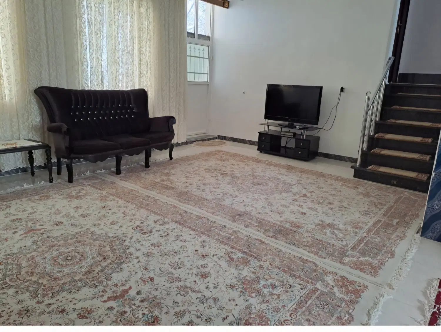 سوییت ویلایی دوبلکس دوخواب دارای حیاط وپارکینگ