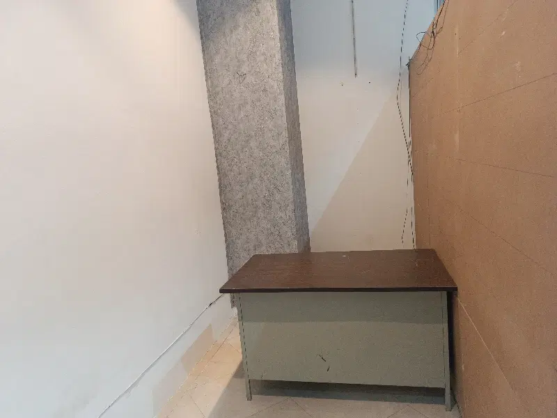 اجاره میز داخل مغازه موبایل فروشی
