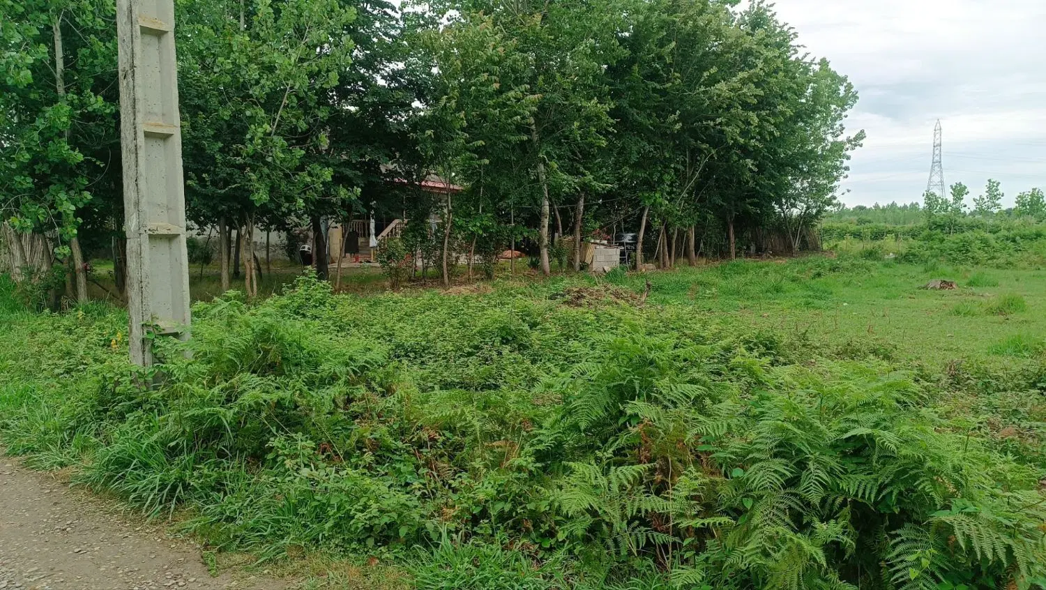 زمین کاملا مسکونی با پروانه ساخت