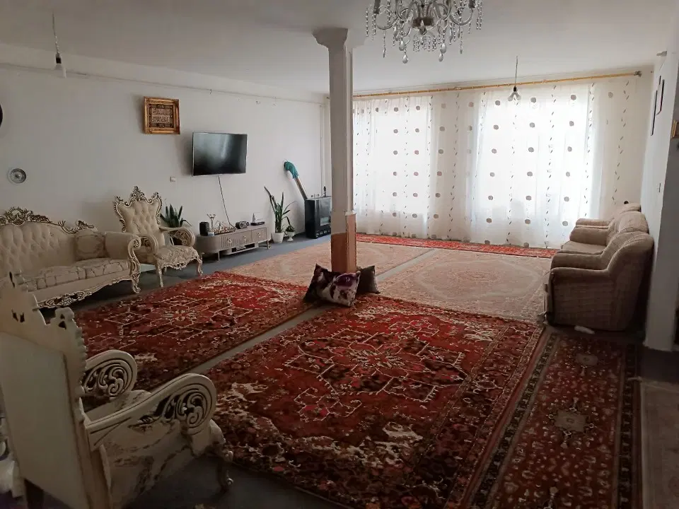 حیاط مسکونی  فروش