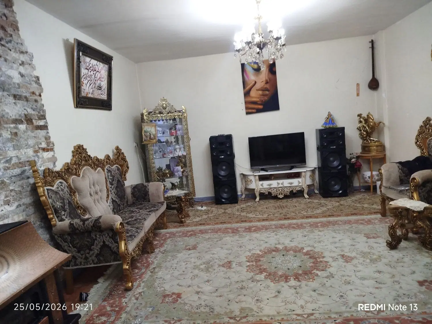 حیاط دو طبقه واقع در کوی امام رضا