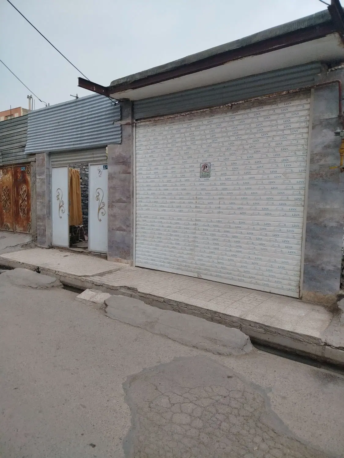 حیاط ۱۵۰ متری شیک با یه مغازه