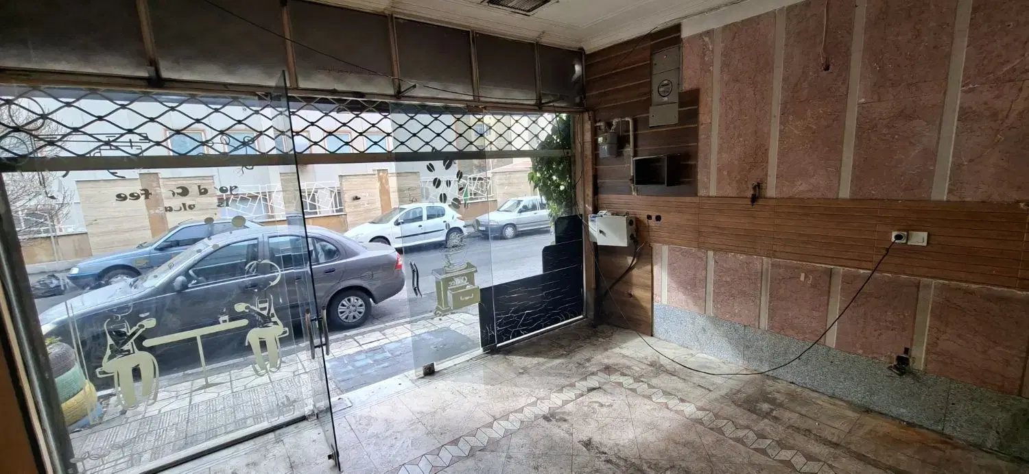 یک باب مغازه تجاری دو طبقه