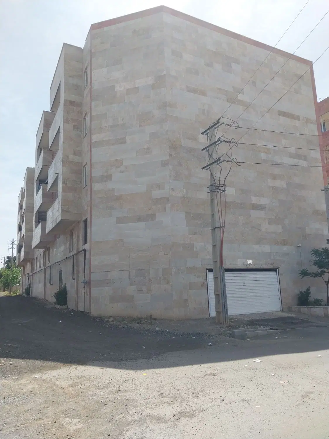 آپارتمان ۱۰۰ متری ۲ خواب فول امکانات