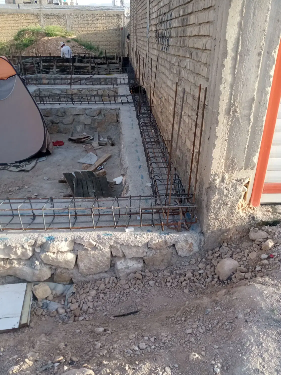 زمین ۲۵۰متری کرسی گرفته