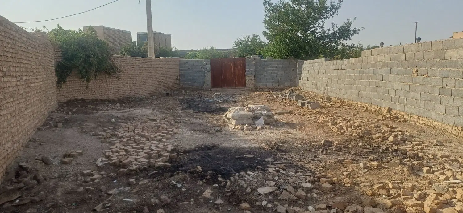چهار دیواری به متراژ ۲۰۰ متر فروشی