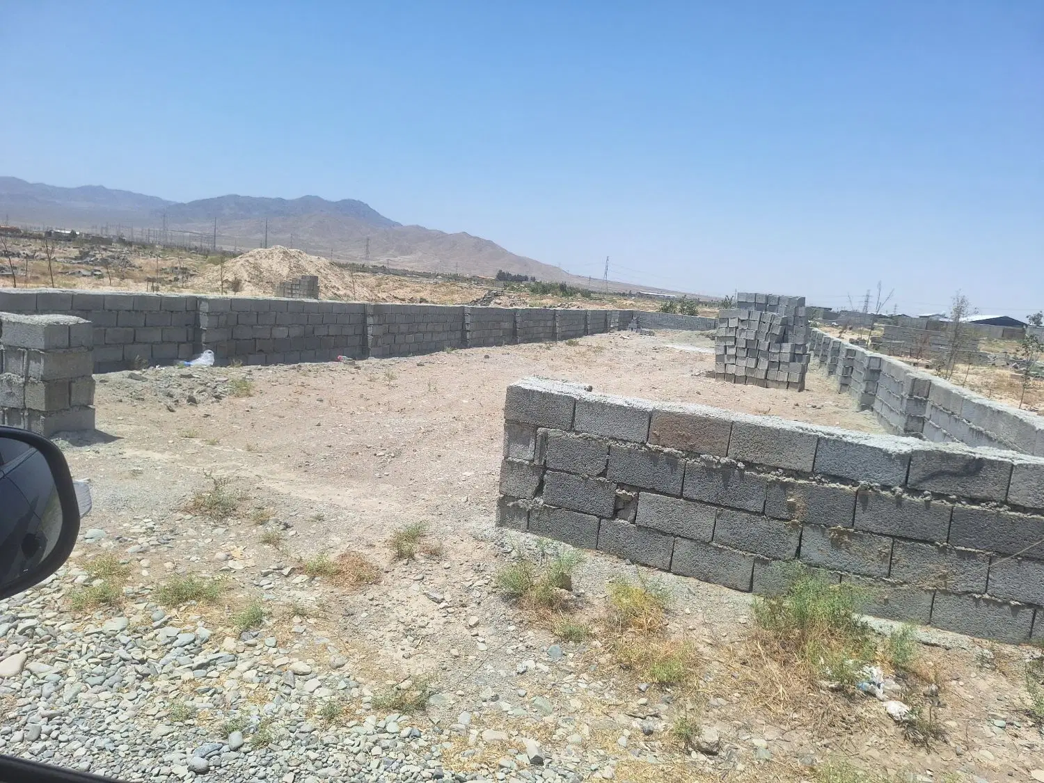 زمین ۳۰۰ متری