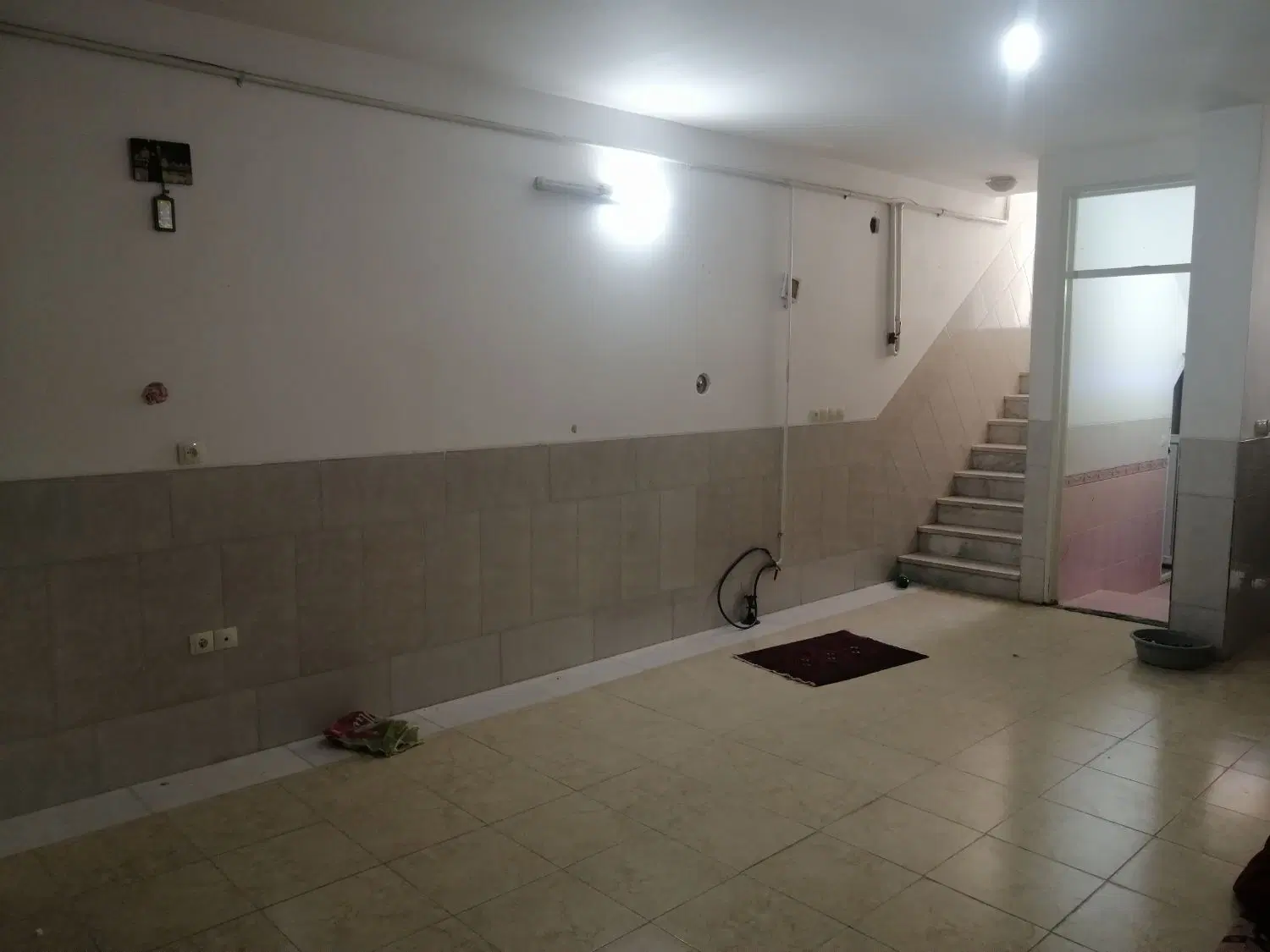 اجاره زرزمین روشن با حیاط خلوت امتیاز جدا راه جدا