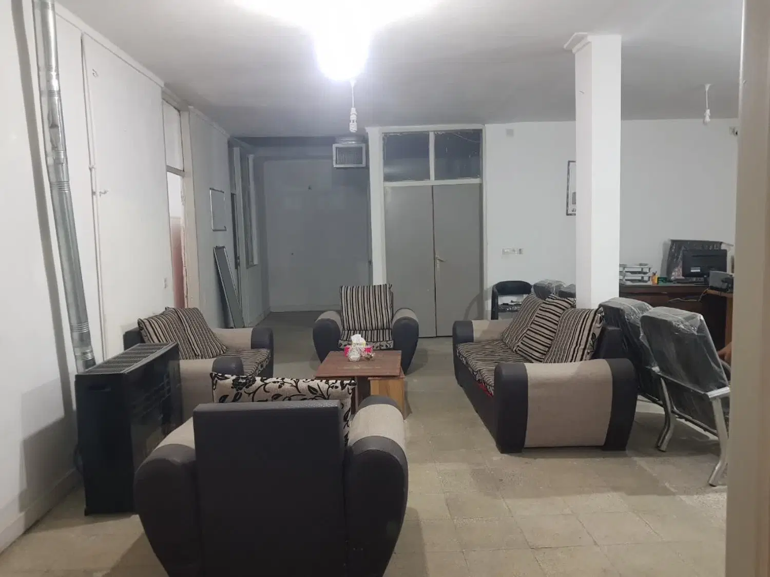 ویلایی طبقه بالای مغازه