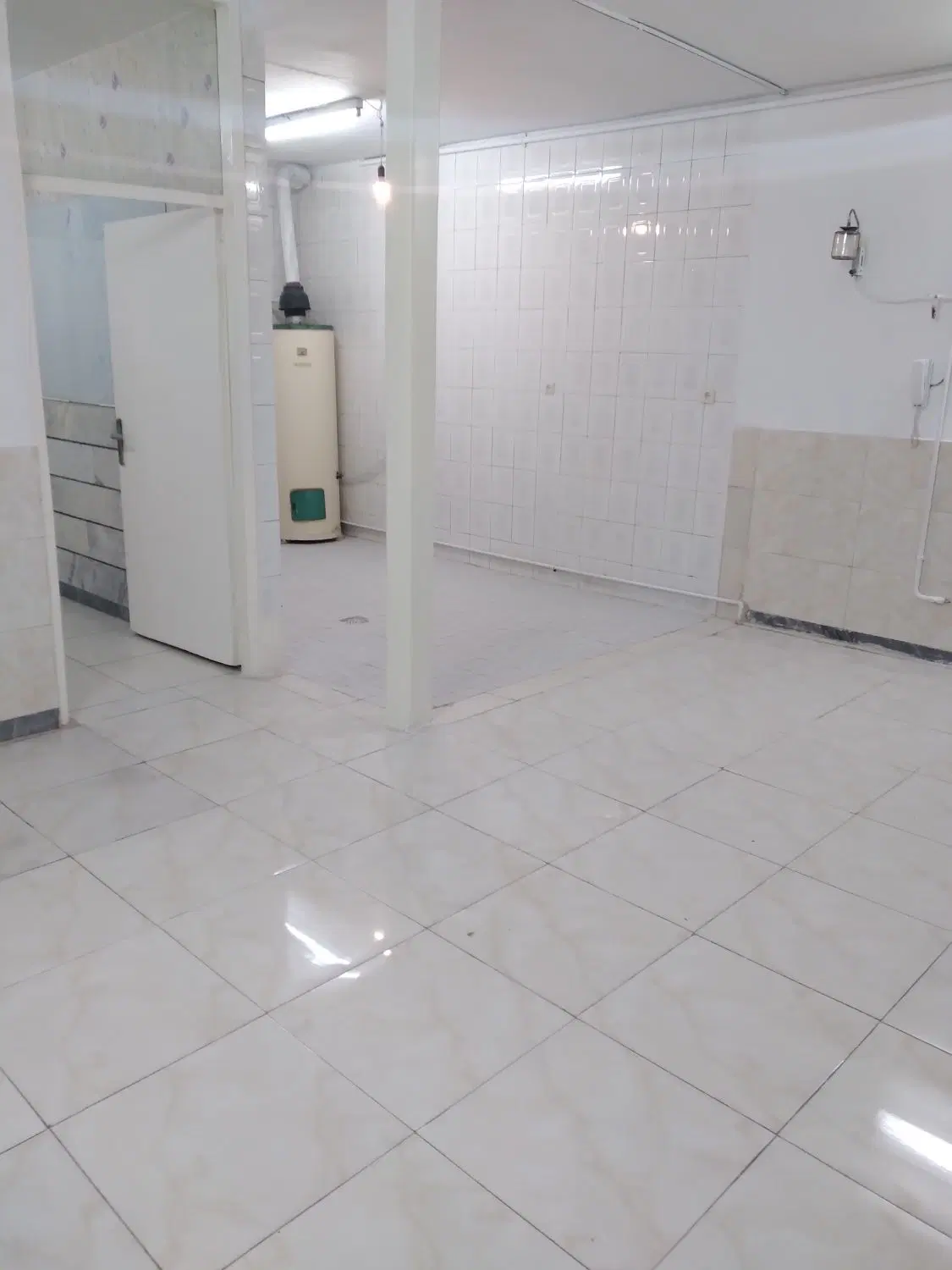 ۶۰ متر همکف جهت انبار و کارگاه