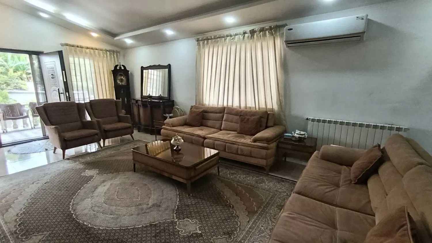 ویلا تریبلکس نما رومی  ۴۰۰متر  بهترین لوکیشن سندار